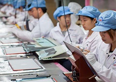 Китайских студентов заставили бесплатно собирать PlayStation 4 на заводе Foxconn - фото