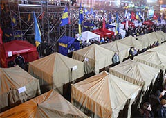 Палаточный городок на Европейской площади свернули - фото