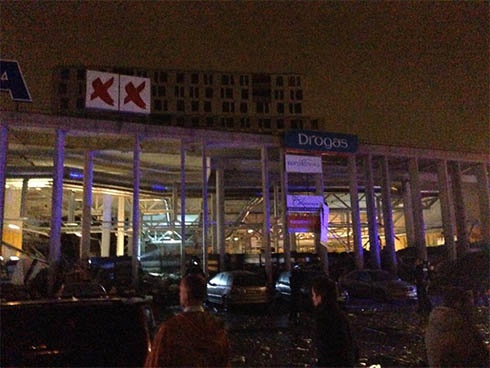 В Риге обвалилась крыша супермаркета, есть погибшие - фото