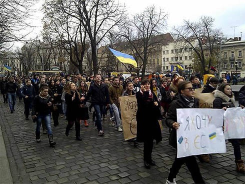 Во Львове тоже массово митингуют за евроинтеграцию - фото