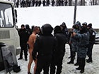 Как милиция издевается над задержанным на ул Грушевского - видео