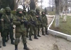 Российские спецназовцы пытались захватить оружие на украинской военной части [видео] - фото