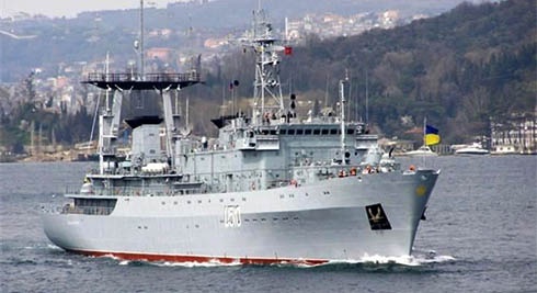 Украинский военный корабль «Славутич» пытались захватить - фото