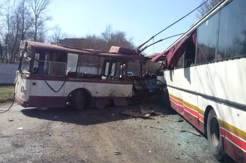 В Харцызске столкнулись троллейбус и автобус, есть погибшие - фото