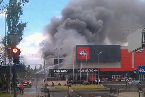 В Донецке горел дворец спорта «Арена Дружба» - фото