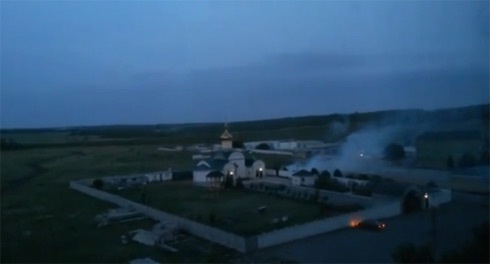 400 террористов штурмуют Луганский пограничный отряд - фото