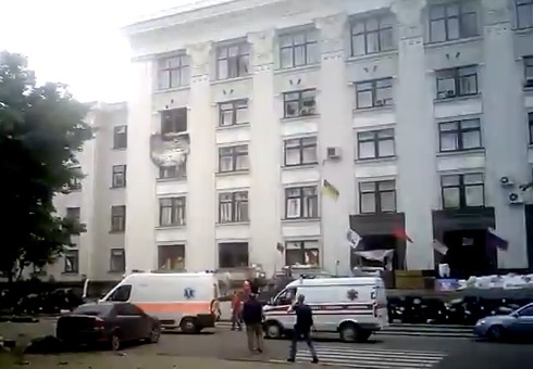 Террористы подорвали себя и здание Луганской ОГА (дополнено) - фото