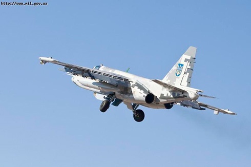 Российский военный самолет на Донетчине сбил украинский Су-25 - фото