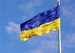 В Карловке, Нетайлово, Первомайском поднят украинский флаг - фото