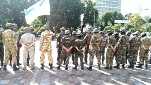 Верховную Раду будут охранять бойцы трех добровольческих батальонов - фото