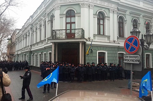 Автомайдановцы пикетируют прокуратуру Одесской области - фото