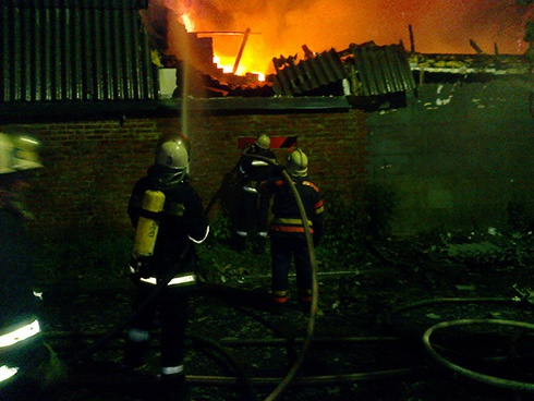 На улице Круглой сгорел частный дом - фото