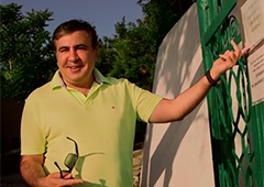 Саакашвили начал бороться с закрытыми пляжами Одессы - фото
