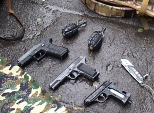 В центре Киева задержали юношу с пистолетами, гранатами - фото