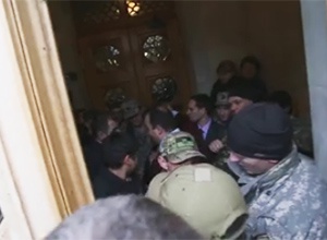Егор Соболев угрожал применением гранаты в парламенте - фото