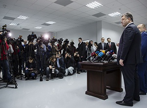 Порошенко поддержал петицию о лишении гражданства за сепаратизм - фото