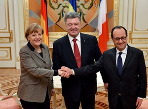 Порошенко обсудил выборы в Донбассе с Меркель и Олландом - фото