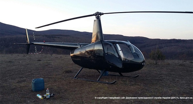 Со стрельбой задержали вертолет, который мог переправлять нелегалов в Словакию - фото