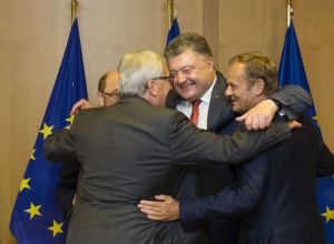 Brexit не сильно оттянет введения безвизового режима для Украины, - Порошенко - фото