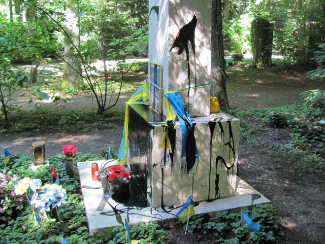 В Мюнхене осквернили могилу Бандеры - фото