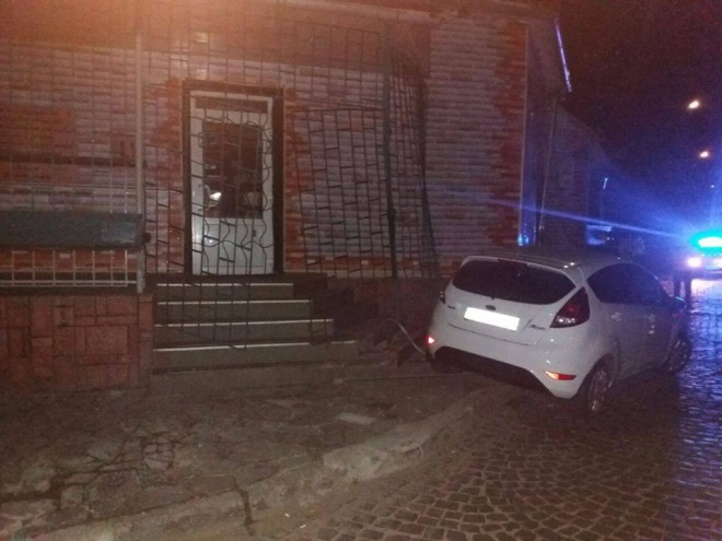 Ночью в Мукачево полиция гонялась за прокурором, который вероятно был пьян - фото