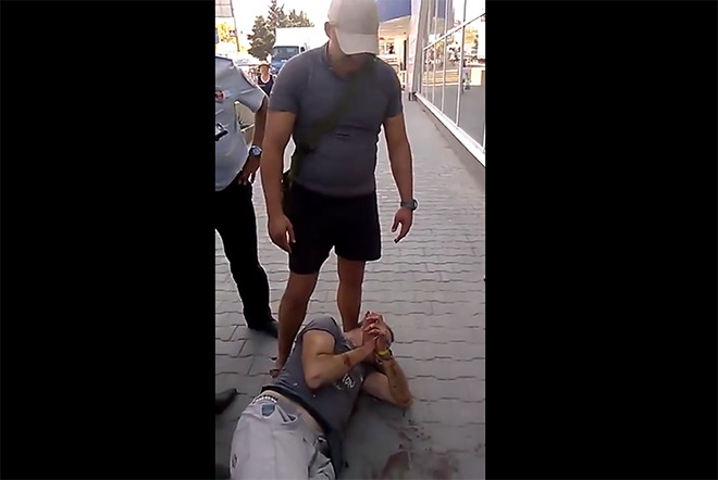 В Севастополе жестоко избили мужчину за украинскую символику (видео) - фото