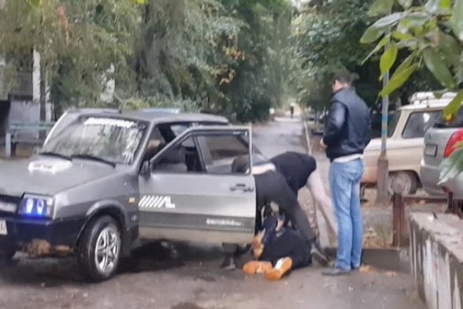 В Запорожье полицейские были в составе банды угонщиков автомобилей - фото