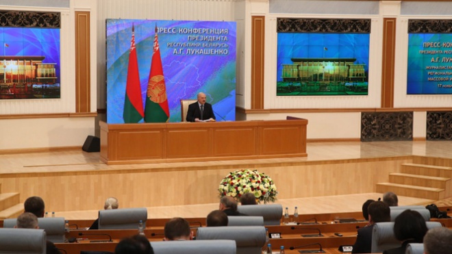 Лукашенко хочет помочь с выборами на востоке Украины - фото