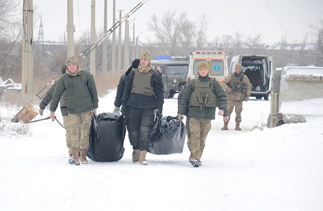 Боевики передали украинской стороне тела двух погибших на Светлодарской дуге военных - фото