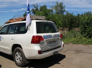 На оккупированной Луганщине взорван автомобиль ОБСЕ, есть погибший - фото