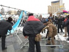 На Майдане активисты разобрали инсталляции с украинским флагом