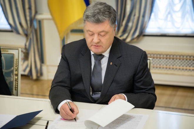 Порошенко подписал закон о предоставлении статуса УБД ветеранам УПА и ОУН - фото