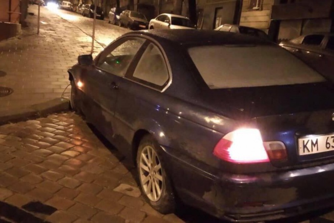 Во Львове полицейский насмерть сбил пешехода и скрылся с места ДТП - фото