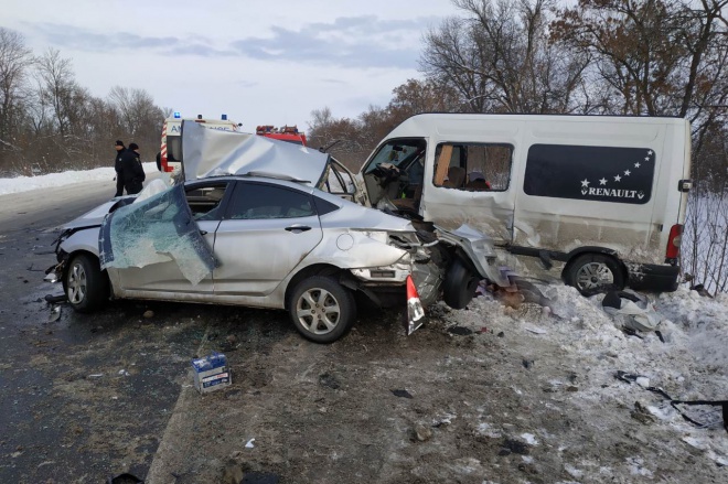 На Харьковщине лекговик врезался в микроавтобус: 4 погибших, 9 травмированных - фото