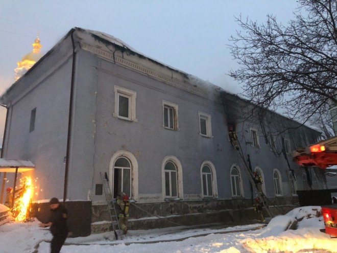 В Киево-Печерской лавре горел монастырь - фото
