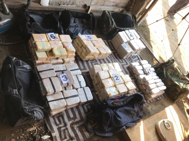 130 кг героина обнаружено в жилище наркокурьера на Закарпатье - фото