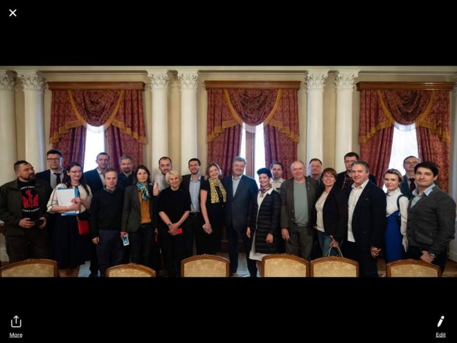 Порошенко признал некоторые свои ошибки на встрече с общественными организациями - фото