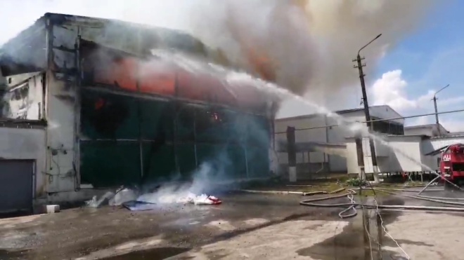 Под Киевом возник масштабный пожар на птицефабрике «Ясенсвит» - фото