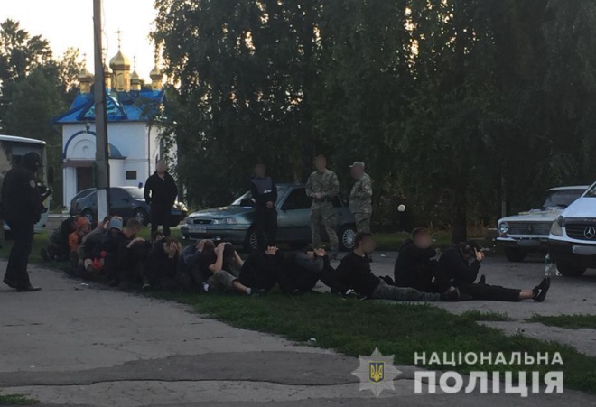 Титушки из России и оккупированных территорий пытались захватить агропредприятие на Харьковщине - фото