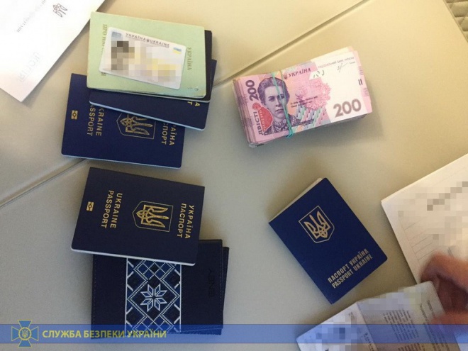 Львовская таможня: проводятся 40 обысков по делу перевозки контрабанды - фото