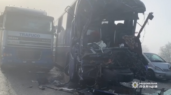 На Одесщине произошло масштабное ДТП с участием грузовиков, легковушек и автобуса, есть погибший - фото
