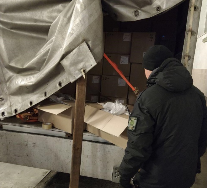 Из Украины пытались вывезти 50 тысяч респираторных масок - фото