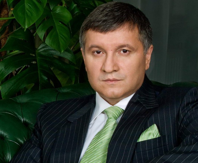 Аваков не собирается в отставку, заявили в МВД - фото