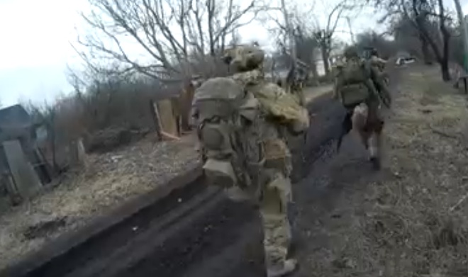 Украинского защитника на Донбассе убили кадровые российские военные: видео - фото