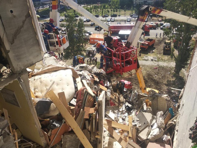 Взрыв в доме на Позняках: еще один погибший, неизвестна судьба трех человек - фото