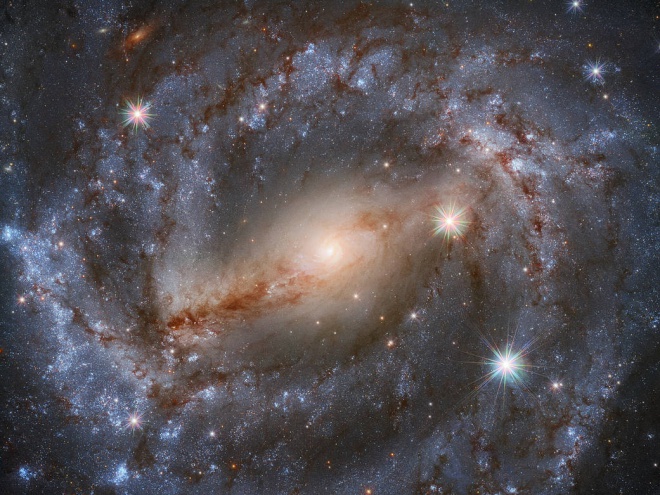 Хаббл 9 часов смотрел на эту галактику, чтобы сделать идеальный снимок - фото