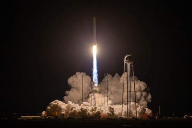 В США успешно стартовала ракета-носитель «Антарес» - фото