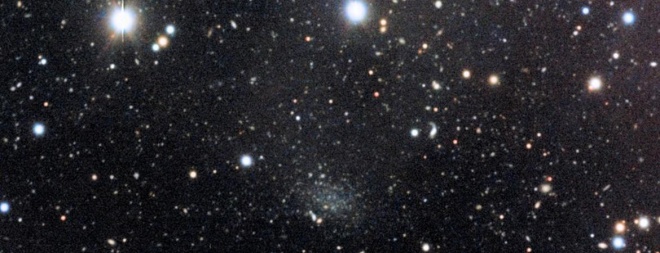Астрономы предлагают возможное объяснение неуловимых галактик без темной материи - фото