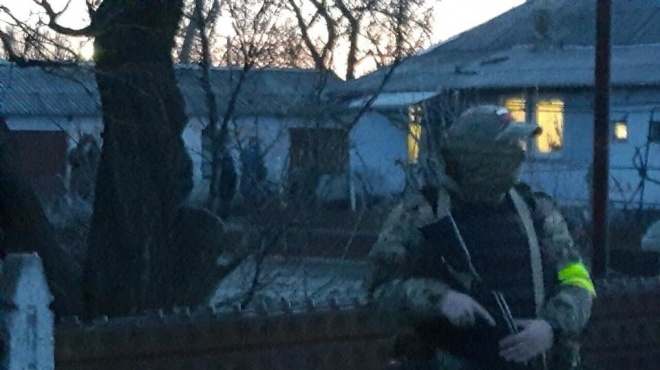 Оккупанты в очередной раз устроили обыски и задержания крымских татар - фото