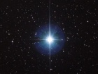 Вокруг звезды Вега возможно вращается гигантская, обжигающая планета